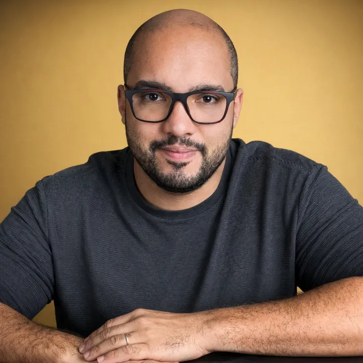 Professor Marco, criador do Apocalipse Completo